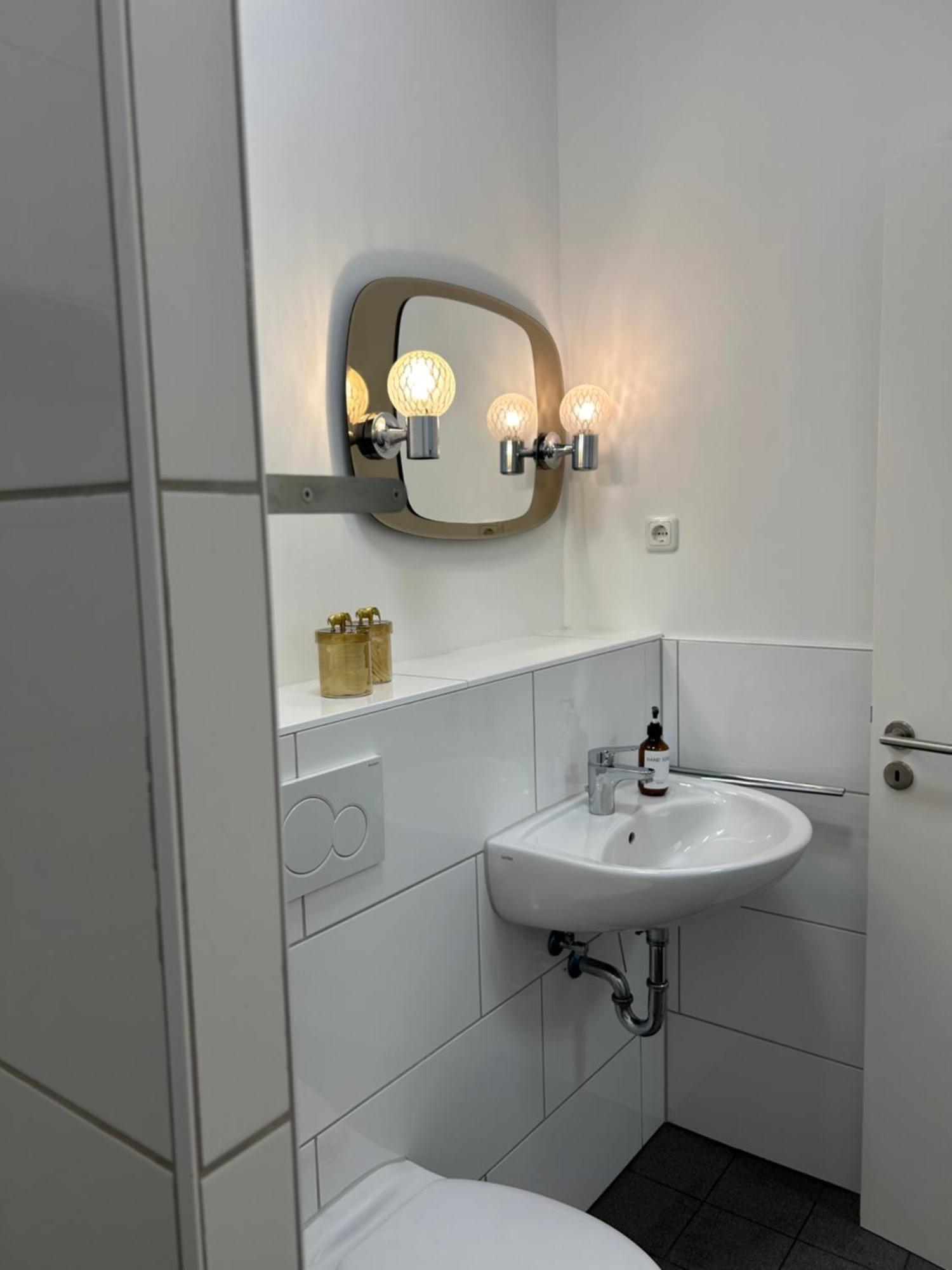 35 Qm Grosses Apartment Mit Eigenem Badezimmer In Den Elbvororten Hamburgo Exterior foto